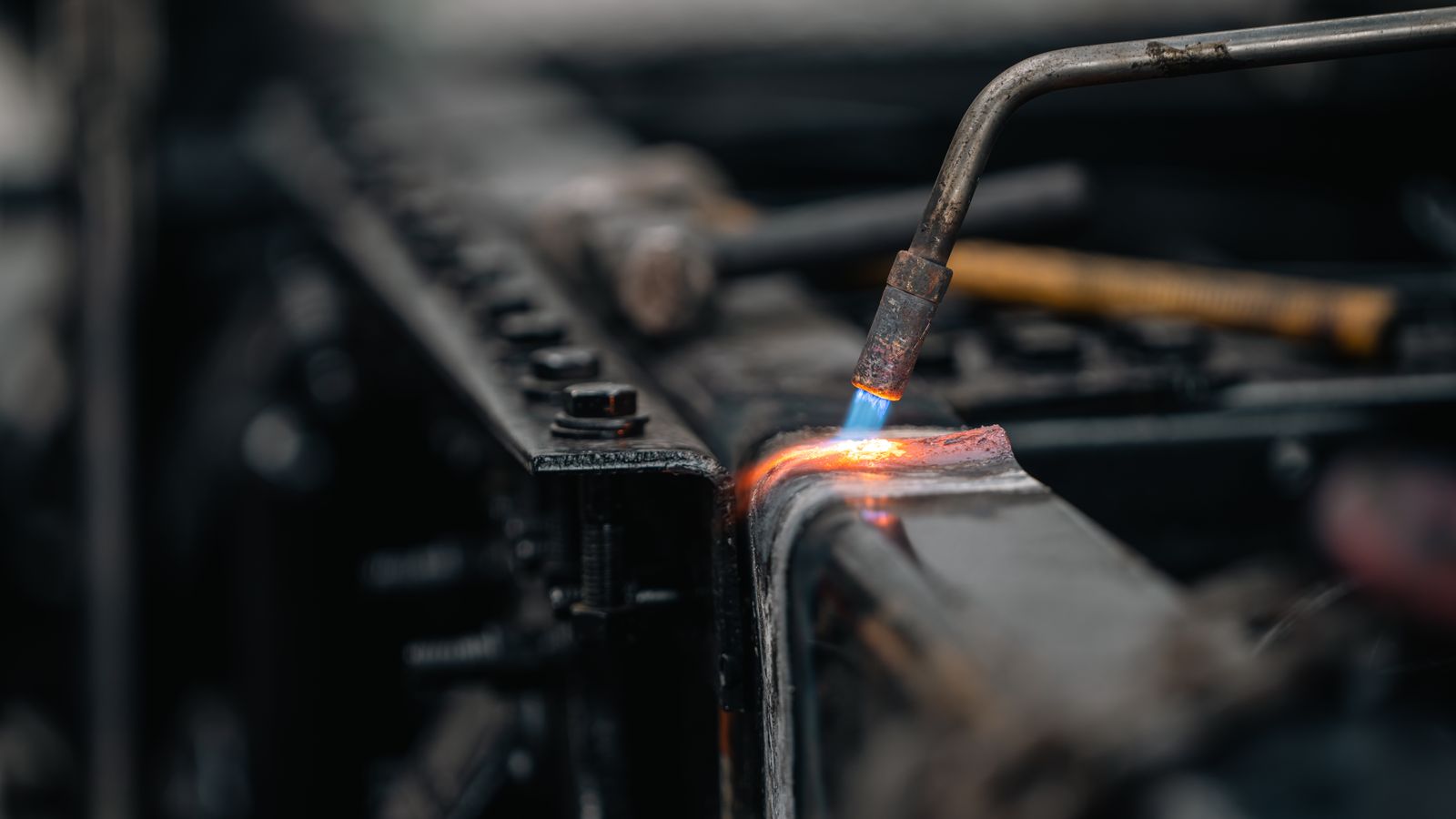 Heated metal joint during a fabrication handover